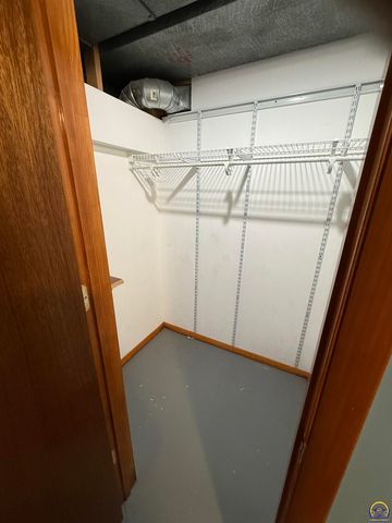 220 SE Arapaho RD, Tecumseh, KS 66542