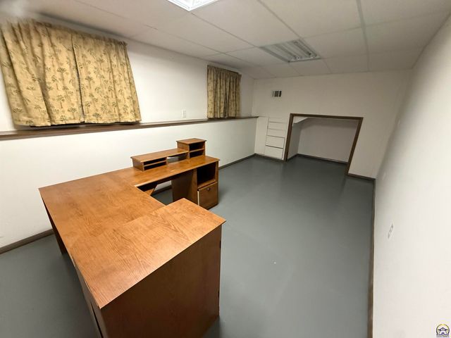 220 SE Arapaho RD, Tecumseh, KS 66542