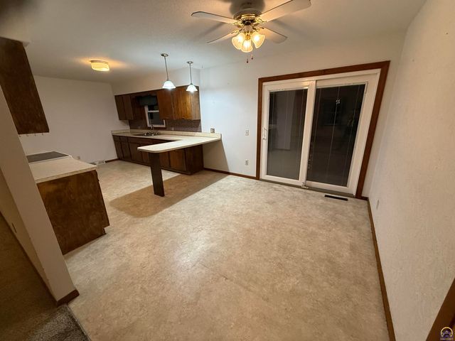 220 SE Arapaho RD, Tecumseh, KS 66542