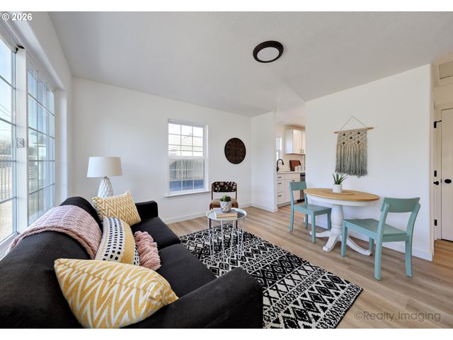 92203 CLOVER Rd, Astoria, OR 97103