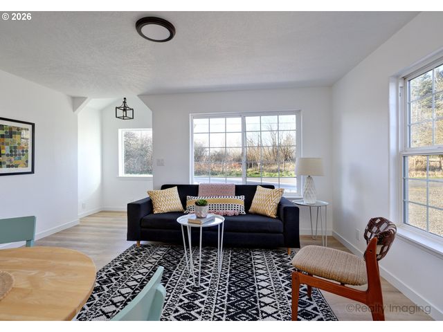 92203 CLOVER Rd, Astoria, OR 97103