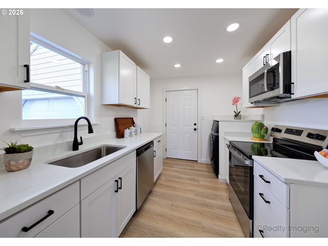 92203 CLOVER Rd, Astoria, OR 97103