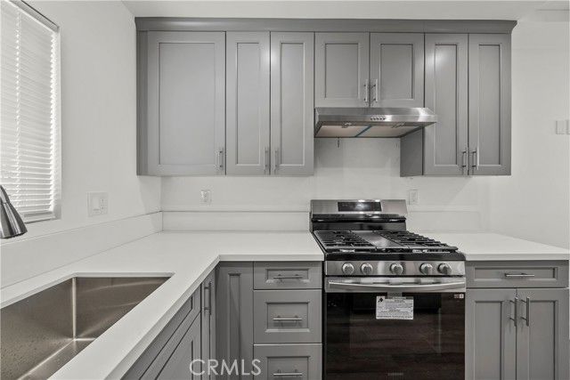 10558 Laurel Canyon Blvd, Pacoima (los Angeles), CA 91331