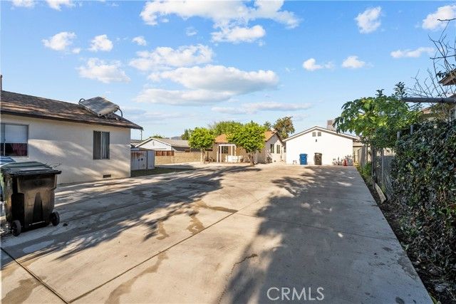 10558 Laurel Canyon Blvd, Pacoima (los Angeles), CA 91331