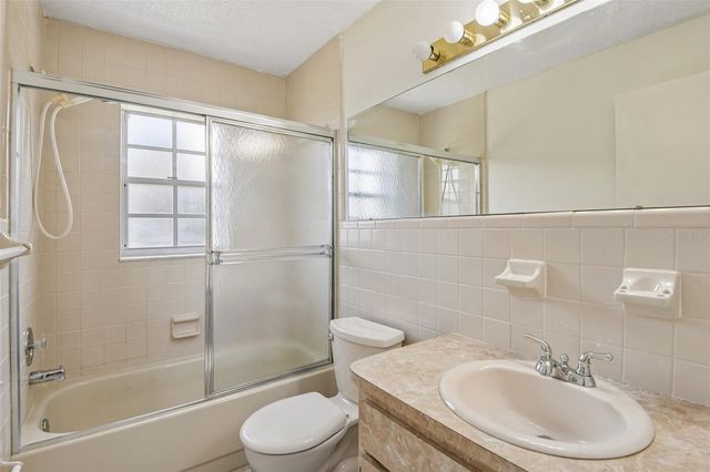 6704 HICKORYWOOD LANE, New Port Richey, FL 34653