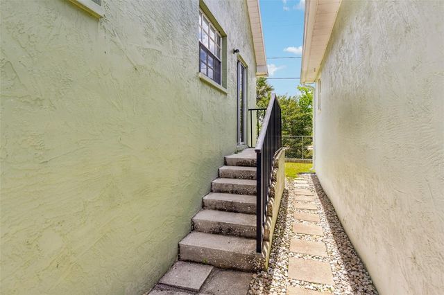 6704 HICKORYWOOD LANE, New Port Richey, FL 34653