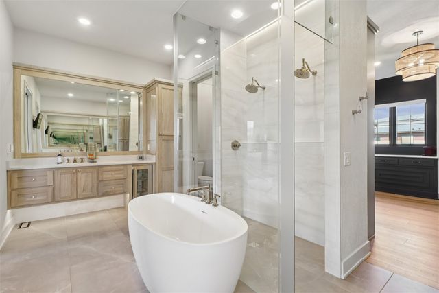 4735 Centennial Boulevard, Urbandale, IA 50323