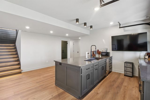 4735 Centennial Boulevard, Urbandale, IA 50323