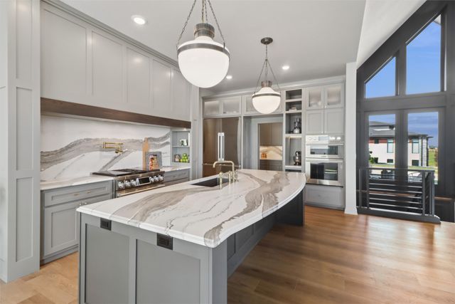 4735 Centennial Boulevard, Urbandale, IA 50323