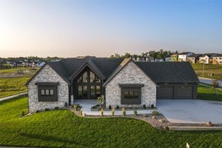 4735 Centennial Boulevard, Urbandale, IA 50323