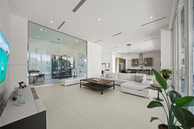 2815 NE 26th Place, Fort Lauderdale, FL 33306