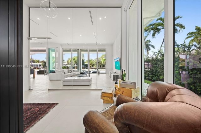 2815 NE 26th Place, Fort Lauderdale, FL 33306