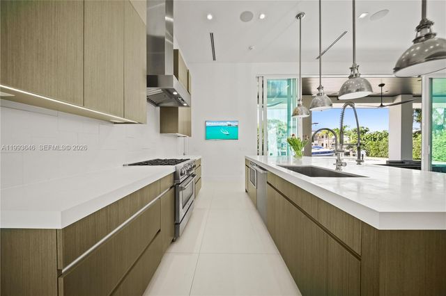 2815 NE 26th Place, Fort Lauderdale, FL 33306