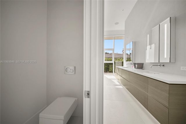 2815 NE 26th Place, Fort Lauderdale, FL 33306