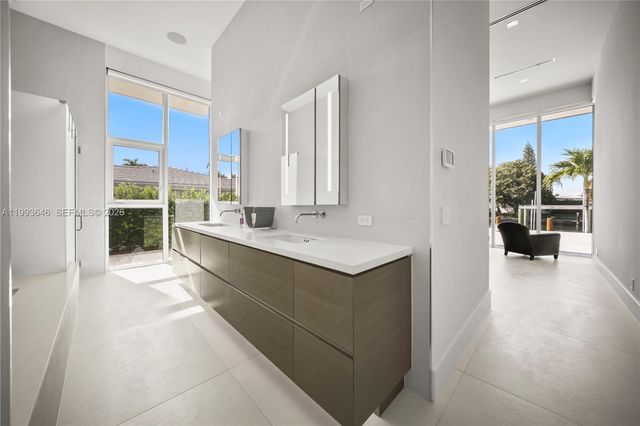 2815 NE 26th Place, Fort Lauderdale, FL 33306
