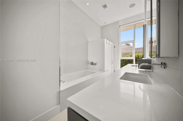 2815 NE 26th Place, Fort Lauderdale, FL 33306