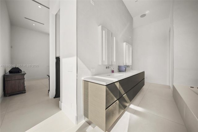 2815 NE 26th Place, Fort Lauderdale, FL 33306