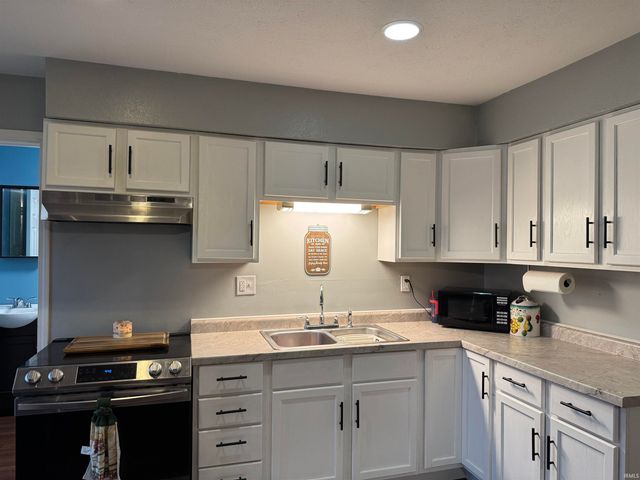 394 Delaware Court, Albany, IN 47320