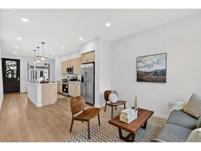 7216 Ne Going St, Portland, OR 97218