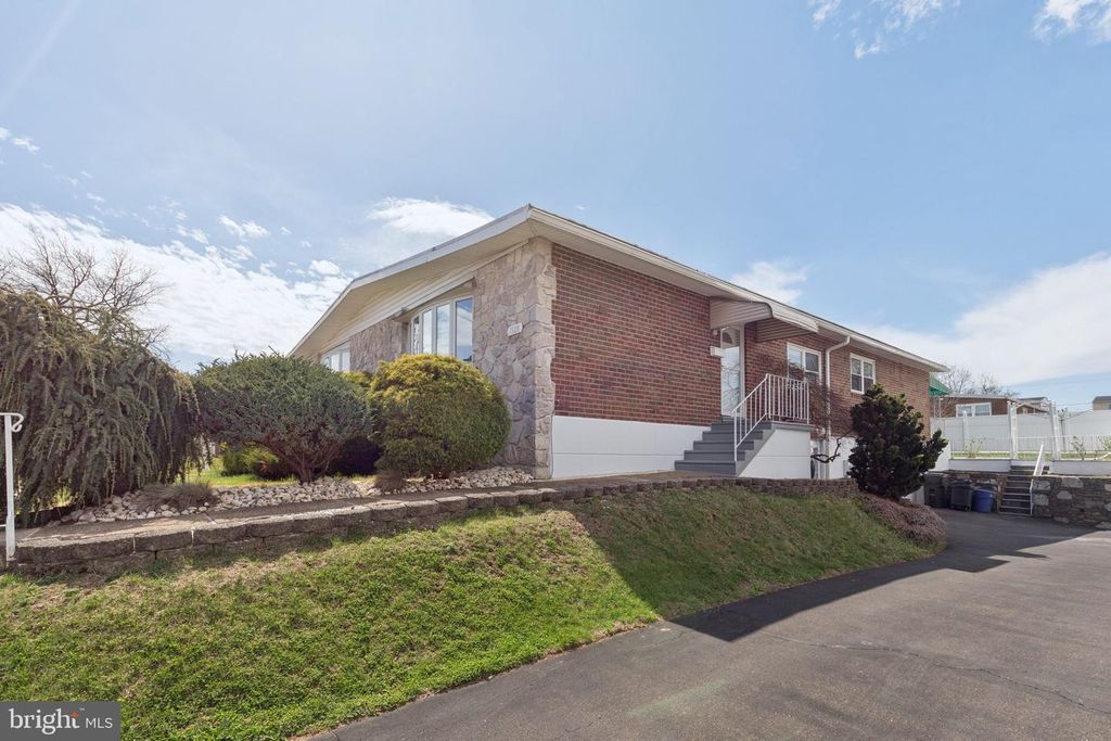 1928 KENTWOOD ST, Philadelphia, PA 19116