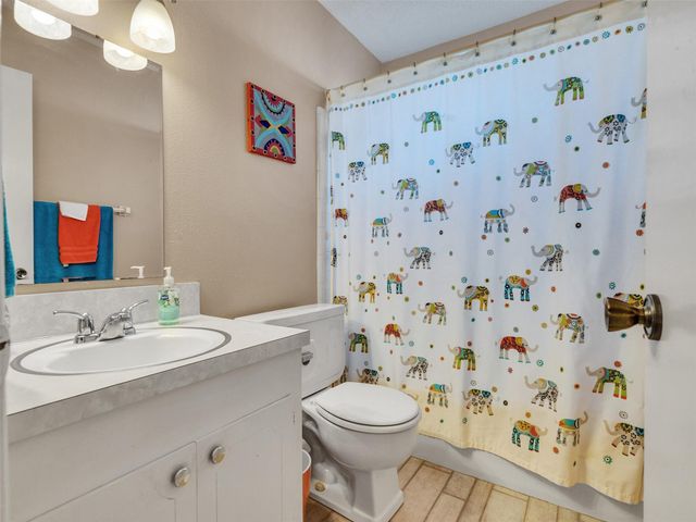 231 San Fernando Drive, Houston, TX 77060