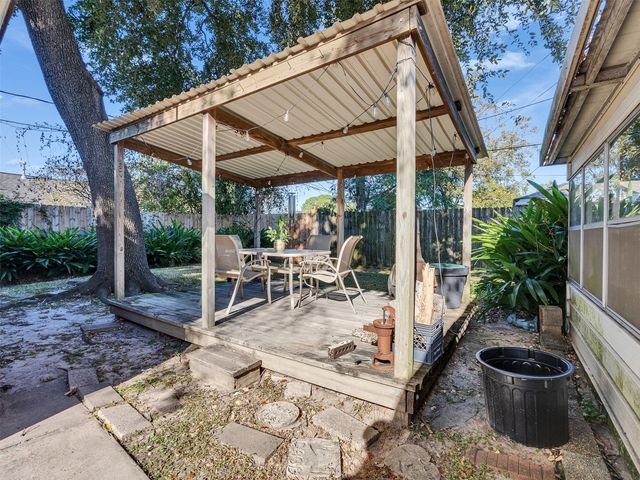 231 San Fernando Drive, Houston, TX 77060