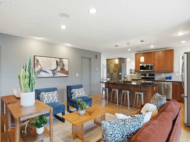 4148 Sw 43RD Ave, Portland, OR 97221