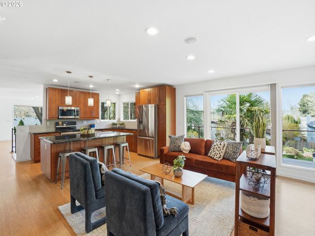 4148 Sw 43RD Ave, Portland, OR 97221