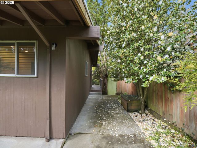 4148 Sw 43RD Ave, Portland, OR 97221