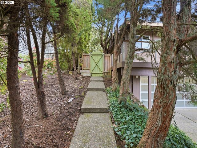 4148 Sw 43RD Ave, Portland, OR 97221