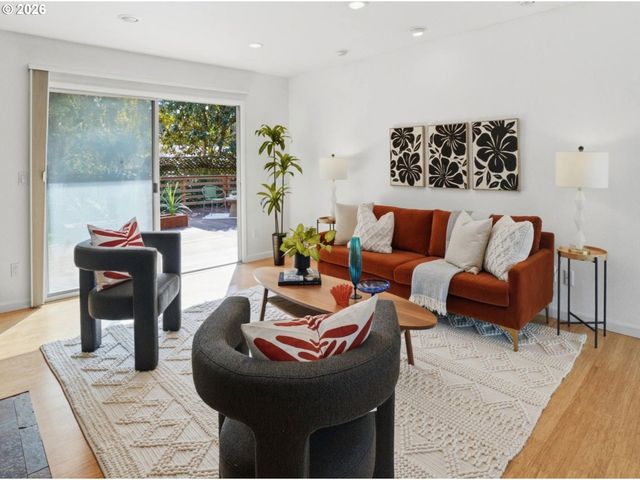 4148 Sw 43RD Ave, Portland, OR 97221