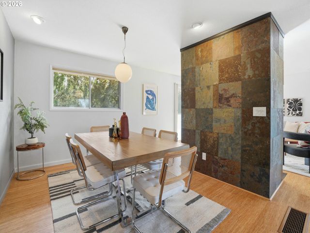 4148 Sw 43RD Ave, Portland, OR 97221