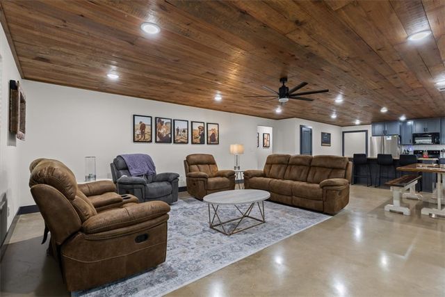 15905, 15965 and 15967 Ditmars Road, Prairie Grove, AR 72753