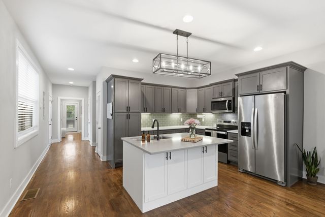 2141B Burns St, Nashville, TN 37216