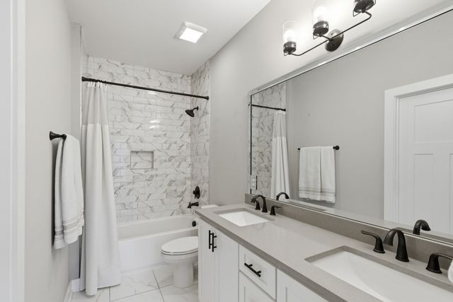 2141B Burns St, Nashville, TN 37216