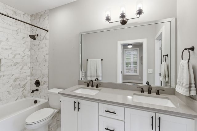 2141B Burns St, Nashville, TN 37216