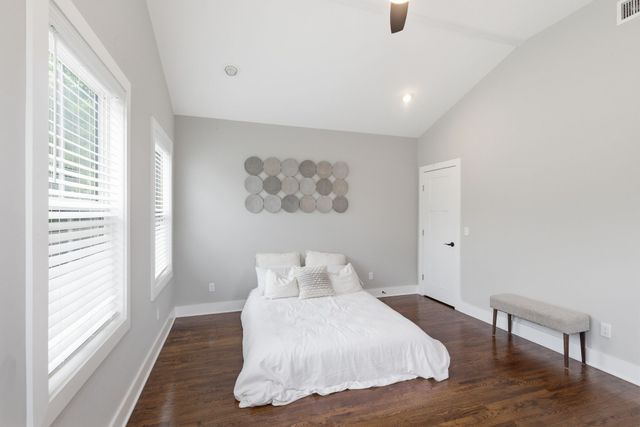 2141B Burns St, Nashville, TN 37216