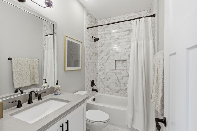 2141B Burns St, Nashville, TN 37216