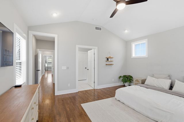 2141B Burns St, Nashville, TN 37216