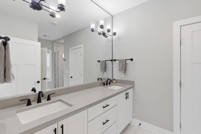 2141B Burns St, Nashville, TN 37216