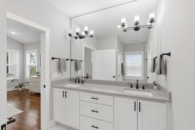 2141B Burns St, Nashville, TN 37216