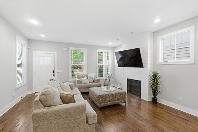 2141B Burns St, Nashville, TN 37216