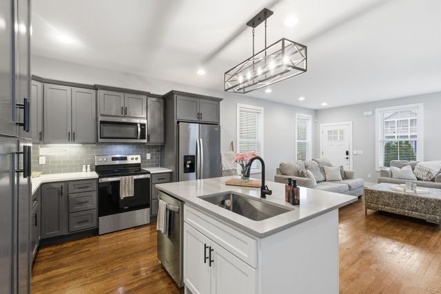 2141B Burns St, Nashville, TN 37216