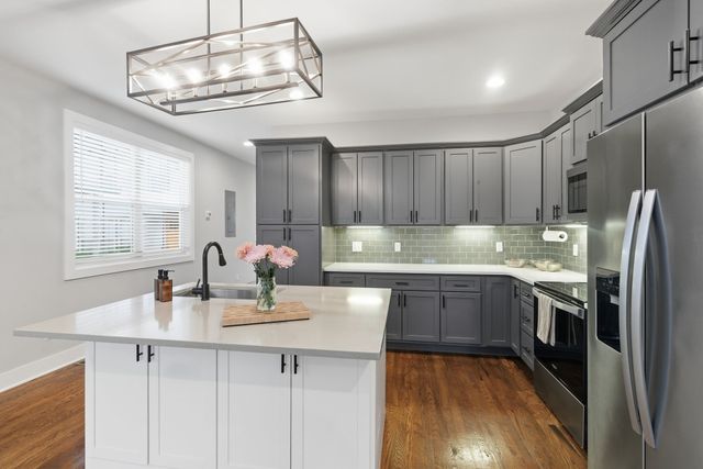 2141B Burns St, Nashville, TN 37216