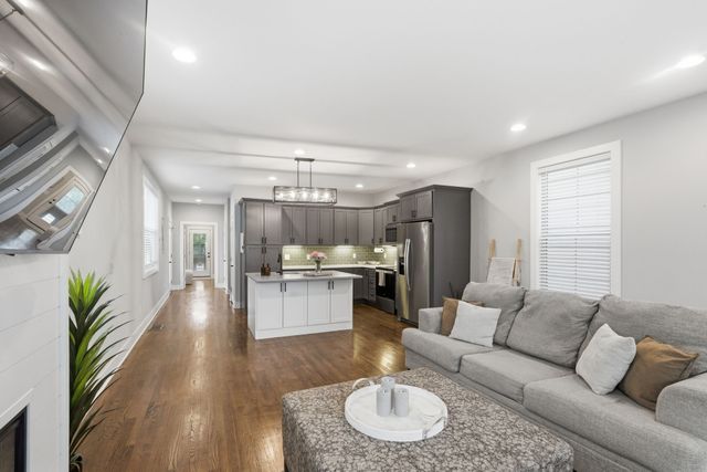 2141B Burns St, Nashville, TN 37216