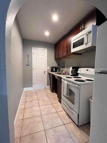 118 SW 12th Avenue, Delray Beach, FL 33444