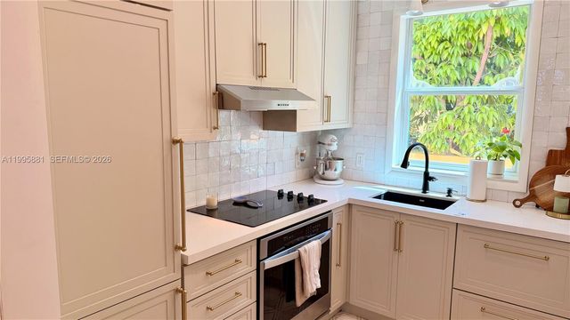 736 13th St 107, Miami Beach, FL 33139