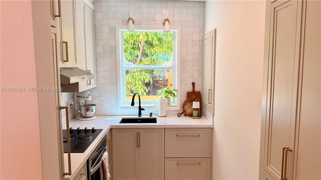 736 13th St 107, Miami Beach, FL 33139