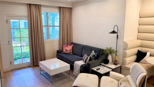 736 13th St 107, Miami Beach, FL 33139