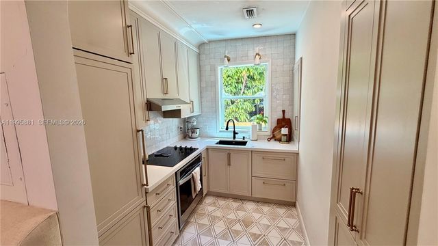 736 13th St 107, Miami Beach, FL 33139